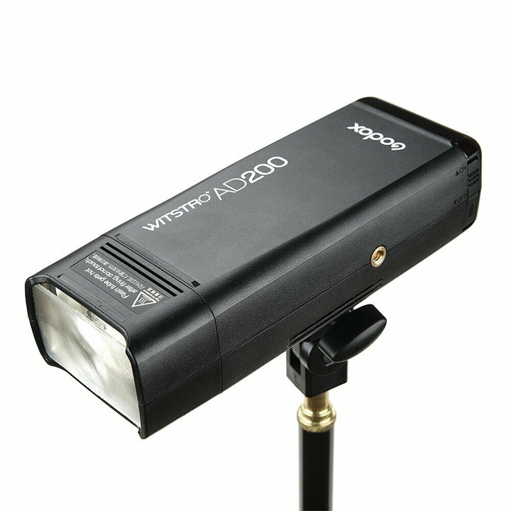 Godox AD200 "zsebvaku" Li-Ion akkuval